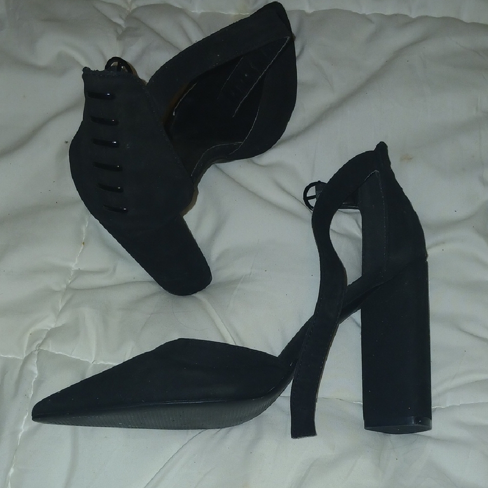 Charlotte Russe Women's Black Suede Block Heel Pointed Toe Pumps. Adorable! 11